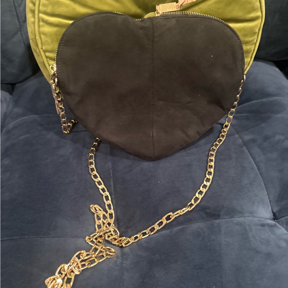 Black Heart-Shaped Chain Bag
